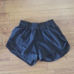 Lululemon Hotty Hot Short II Size 4 Long